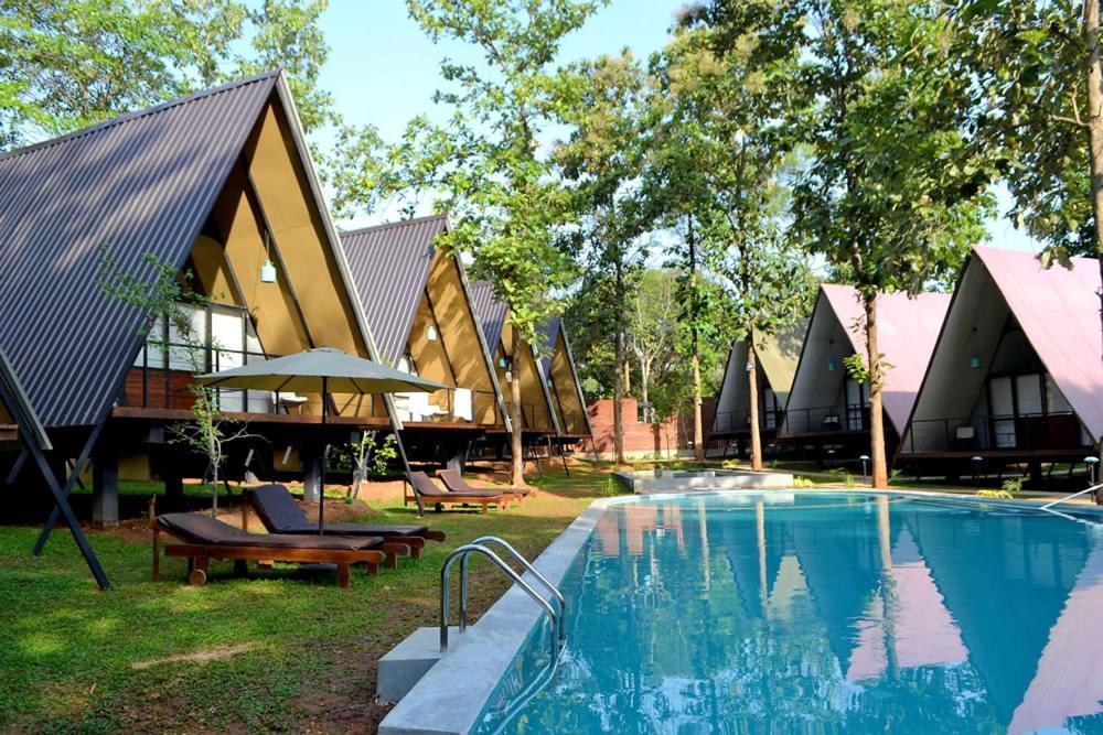 Kottawatta River Bank Resort Удавалаве Екстер'єр фото