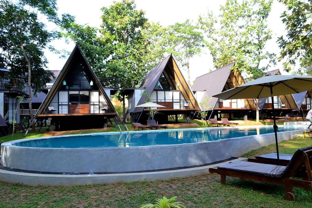 Kottawatta River Bank Resort Удавалаве Екстер'єр фото